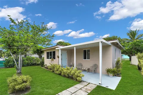 2447 Harding St, Hollywood FL 33020