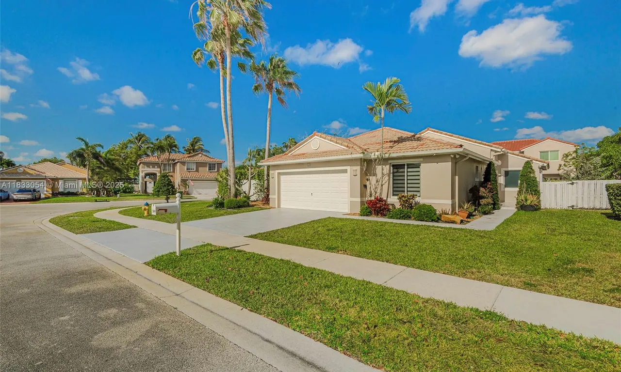 344 SW 191st Ave, Pembroke Pines FL 33029