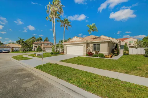344 SW 191st Ave, Pembroke Pines FL 33029
