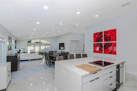 344 SW 191st Ave, Pembroke Pines FL 33029