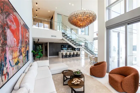 851 NE 1st Ave # 4611, Miami FL 33132
