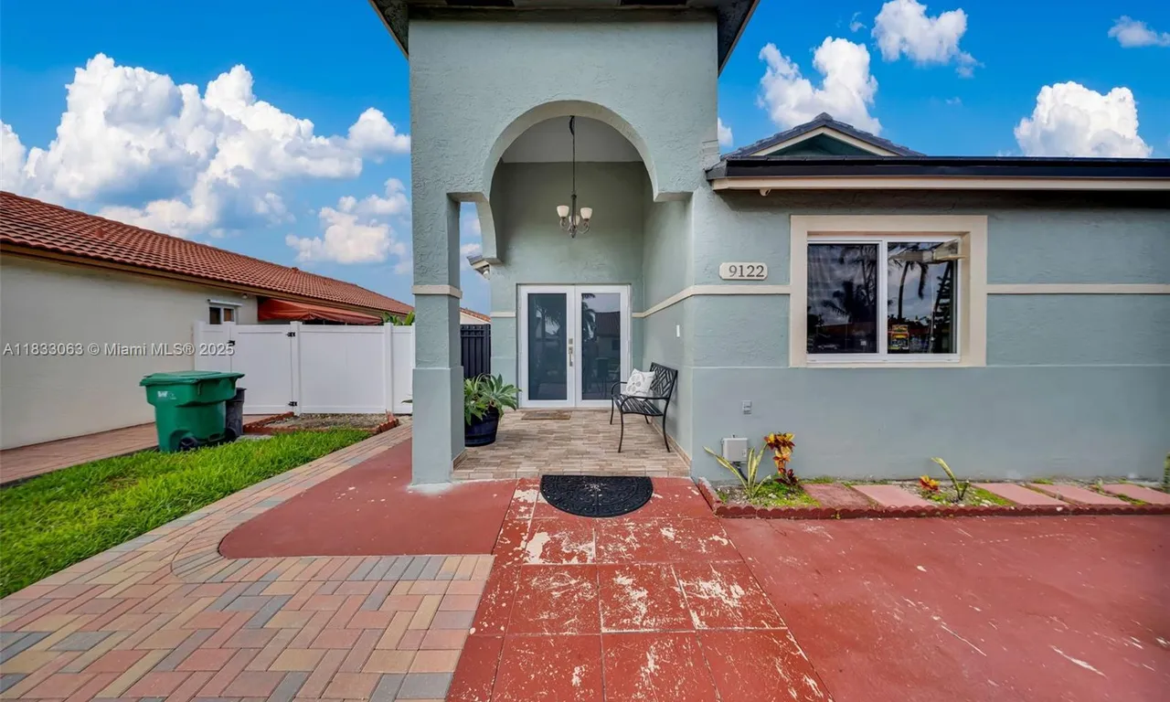 9122 NW 113th St, Hialeah Gardens FL 33018