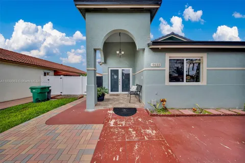 9122 NW 113th St, Hialeah Gardens FL 33018