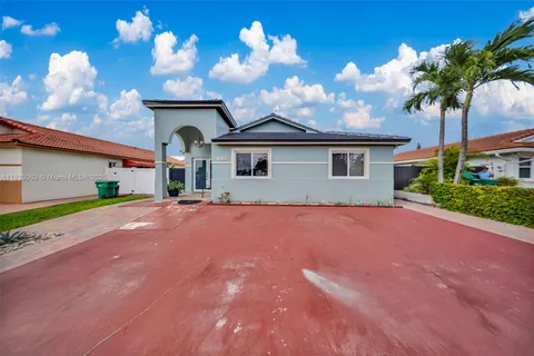 9122 NW 113th St, Hialeah Gardens FL 33018