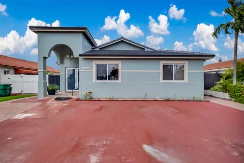 9122 NW 113th St, Hialeah Gardens FL 33018