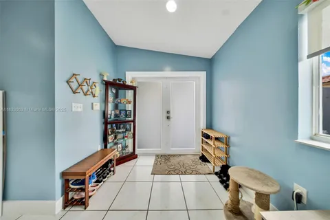 9122 NW 113th St, Hialeah Gardens FL 33018