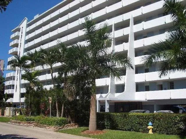 3703 NE 166th St # 905, North Miami Beach FL 33160