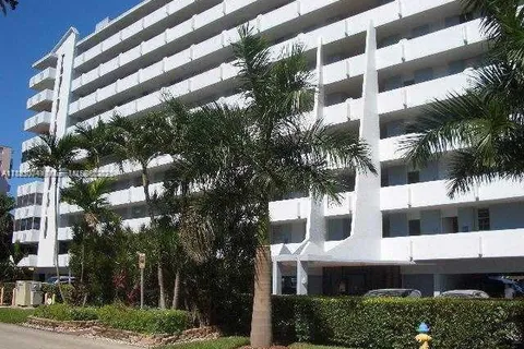 3703 NE 166th St # 905, North Miami Beach FL 33160
