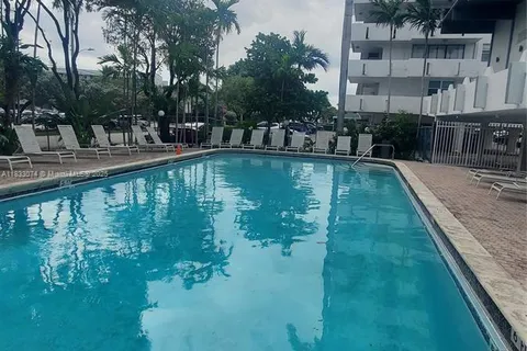 3703 NE 166th St # 905, North Miami Beach FL 33160