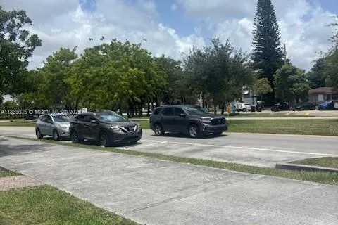 2240 NE 172nd St # 1, North Miami Beach FL 33160