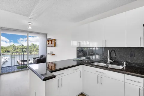 1700 NW N River Dr # 409, Miami FL 33125