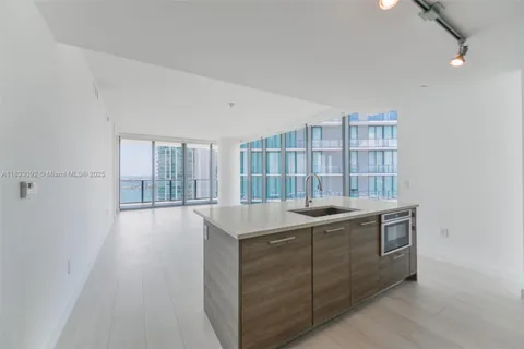650 NE 32nd St # 4301, Miami FL 33137