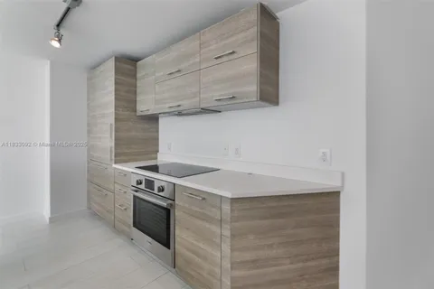 650 NE 32nd St # 4301, Miami FL 33137