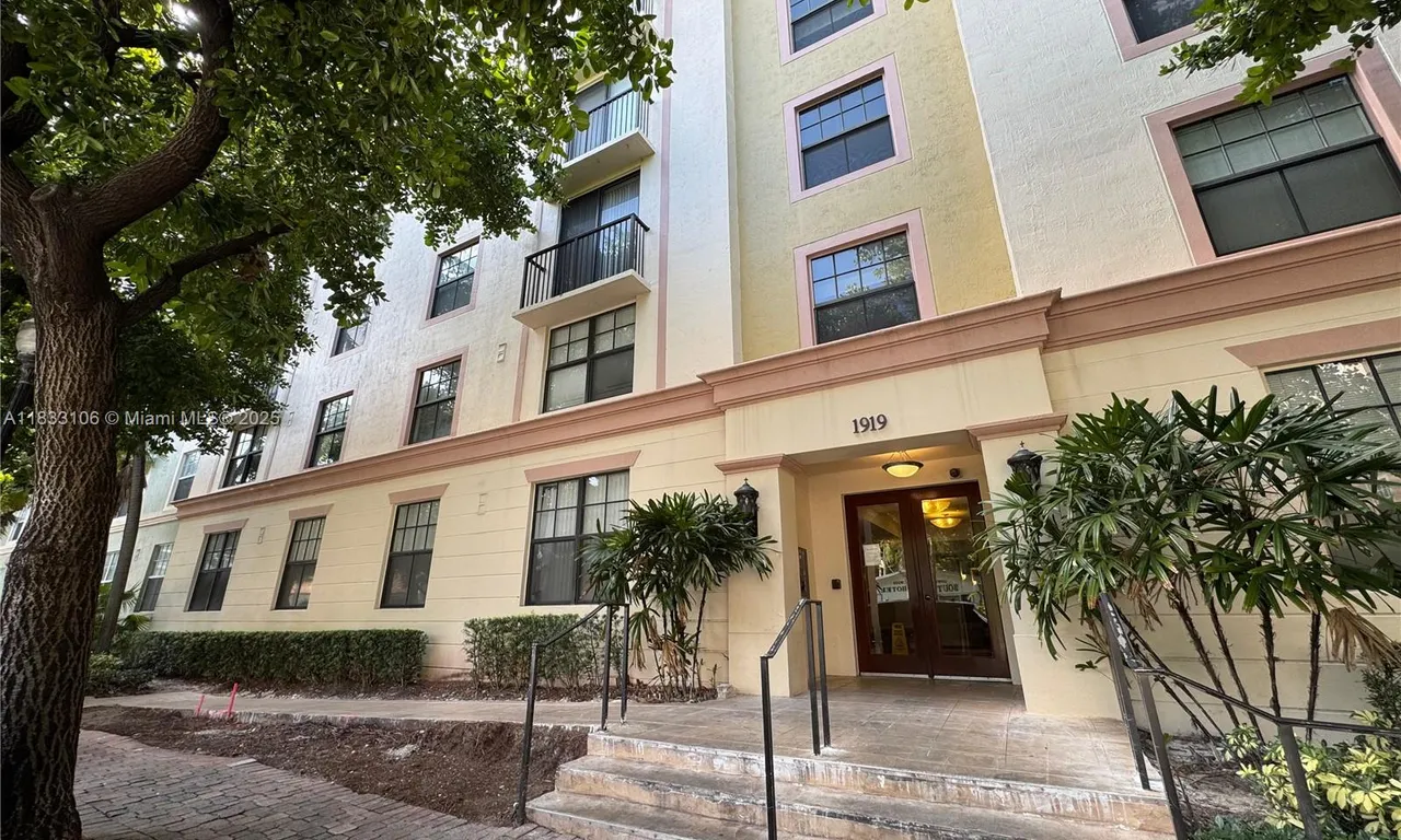 1919 Van Buren St # 307A, Hollywood FL 33020
