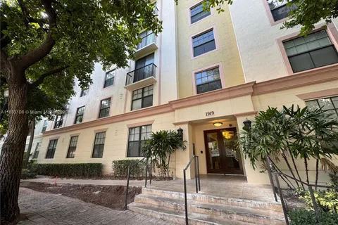 1919 Van Buren St # 307A, Hollywood FL 33020