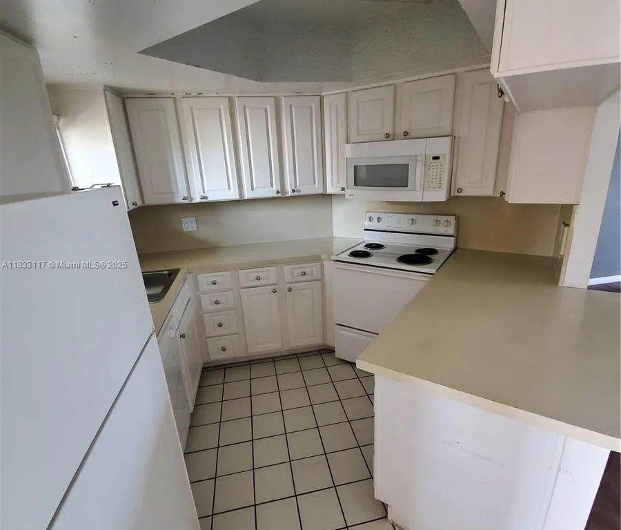 8353 Lake Dr # 506, Doral FL 33166