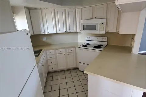 8353 Lake Dr # 506, Doral FL 33166