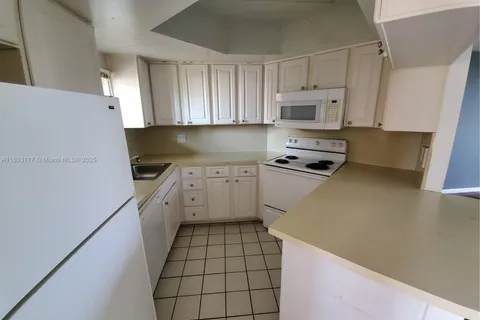 8353 Lake Dr # 506, Doral FL 33166
