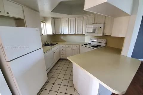 8353 Lake Dr # 506, Doral FL 33166