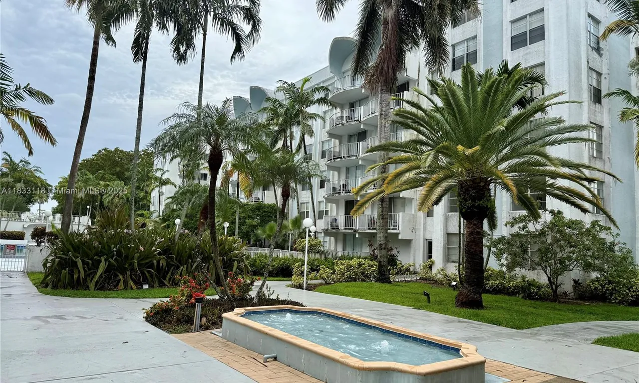 492 NW 165th St Rd # 609, Miami FL 33169