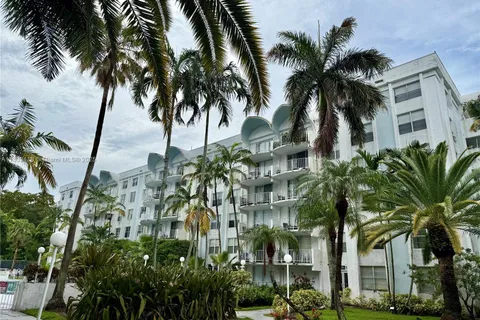 492 NW 165th St Rd # 609, Miami FL 33169