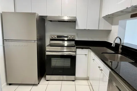 492 NW 165th St Rd # 609, Miami FL 33169