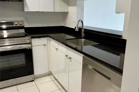 492 NW 165th St Rd # 609, Miami FL 33169