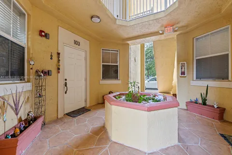 8912 W Flagler St # 103, Miami FL 33174