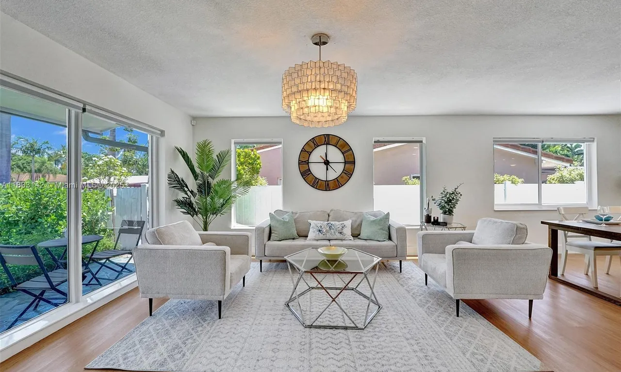 1242 Hollywood Blvd, Hollywood FL 33019