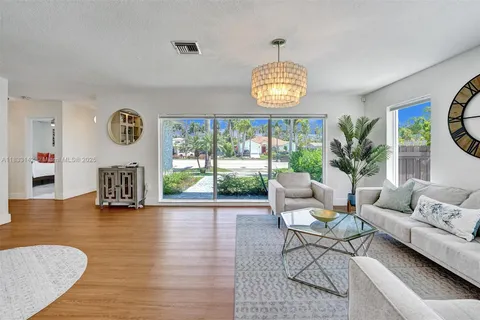 1242 Hollywood Blvd, Hollywood FL 33019