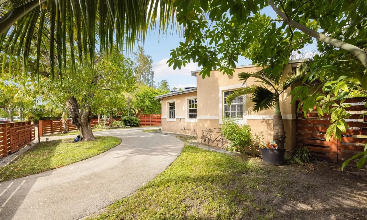 6401 SW 63rd Ct, South Miami FL 33143