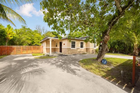 6401 SW 63rd Ct, South Miami FL 33143
