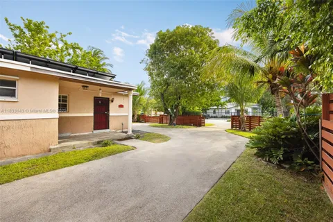 6401 SW 63rd Ct, South Miami FL 33143