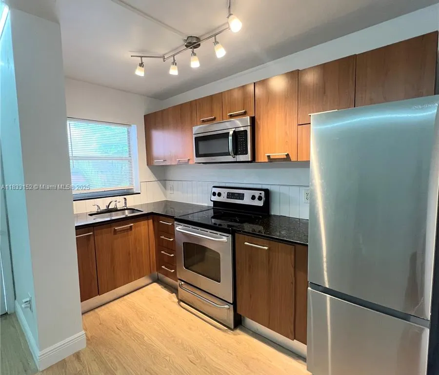 421 NE 68th St # 4, Miami FL 33138