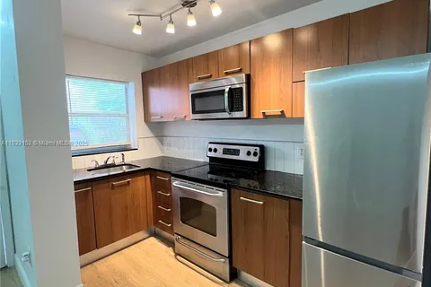 421 NE 68th St # 4, Miami FL 33138