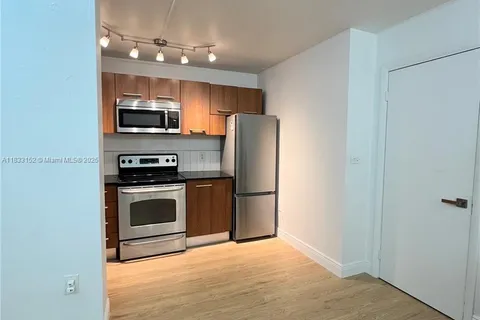 421 NE 68th St # 4, Miami FL 33138