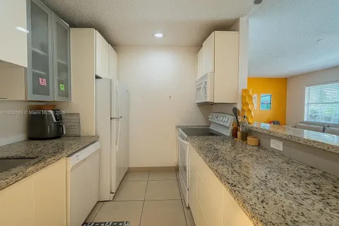 13101 Memorial Hwy 215 Hwy # 215, North Miami FL 33161