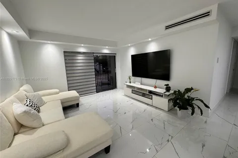 7135 NW 179th St # 211, Hialeah FL 33015