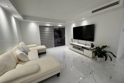 7135 NW 179th St # 211, Hialeah FL 33015
