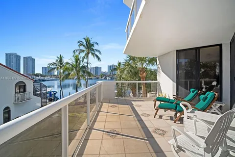3610 Yacht Club Dr # 208, Aventura FL 33180