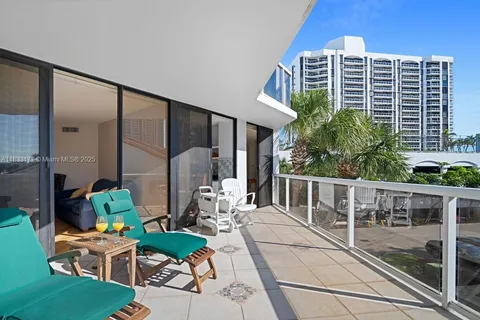 3610 Yacht Club Dr # 208, Aventura FL 33180