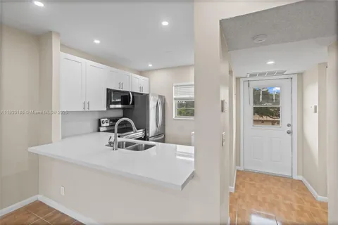 3405 NW 48th Ave # 610, Lauderdale Lakes FL 33319
