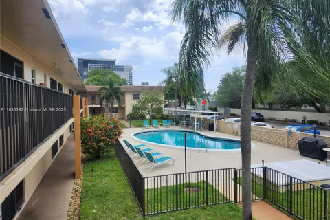 421 NE 1st St # 112, Hallandale Beach FL 33009