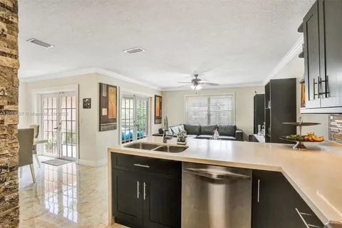 9236 NW 54th St # 9236, Sunrise FL 33351