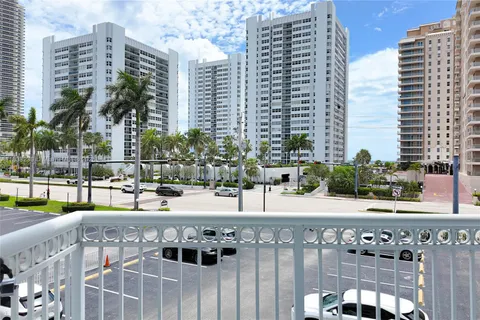 1913 S Ocean Dr # 304, Hallandale Beach FL 33009