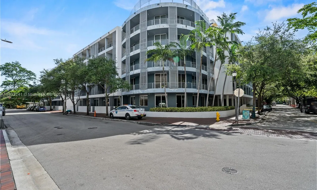 3339 Virginia # 310, Coconut Grove FL 33175