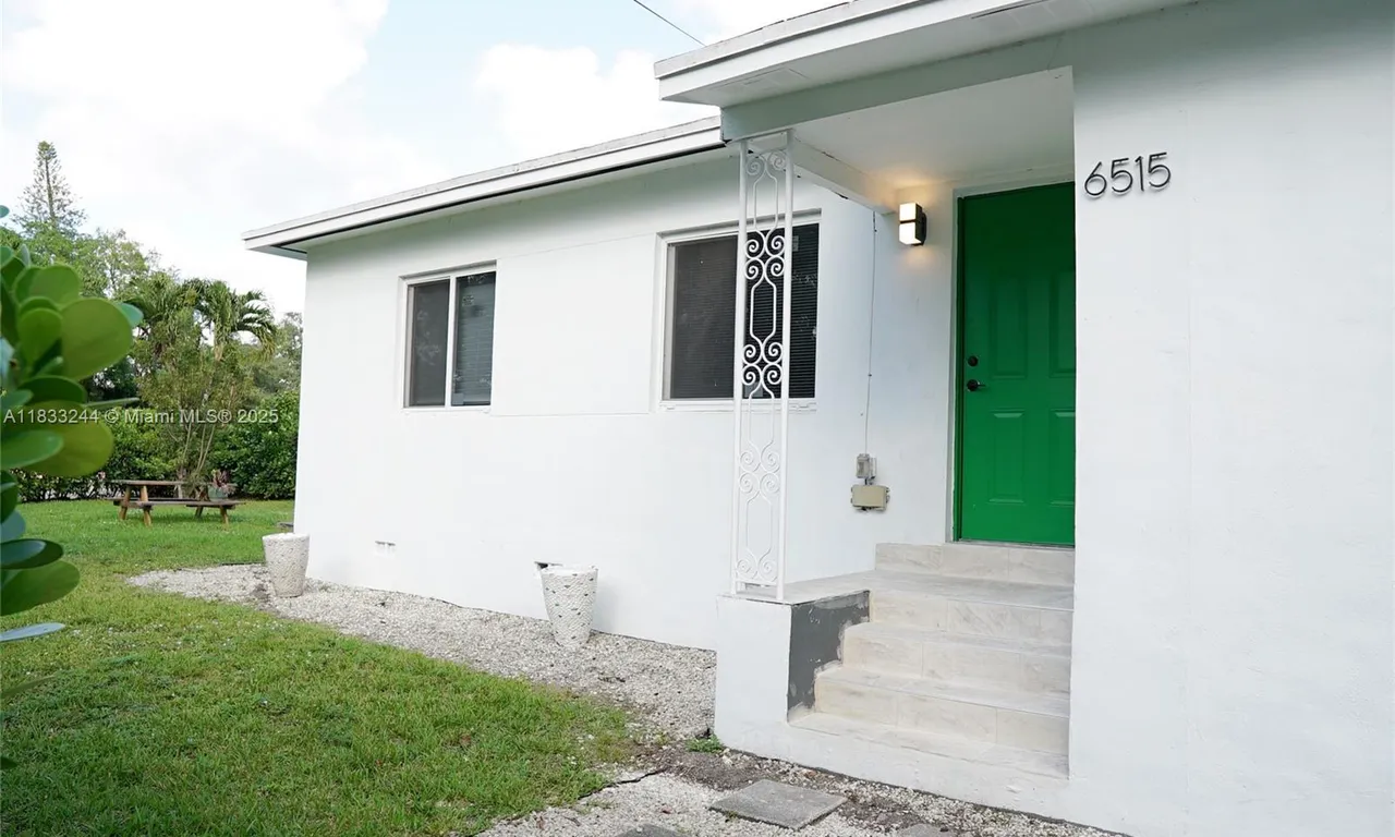 6515 NW 1st Pl, Miami FL 33150