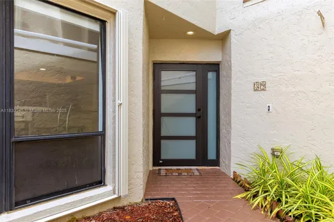 39 Balfour Rd, Palm Beach Gardens FL 33418