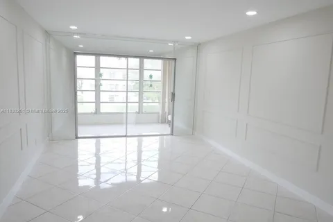 8891 Sunrise Lakes Blvd # 308, Sunrise FL 33322