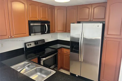 7090 NW 174th Ter # 101, Hialeah FL 33015